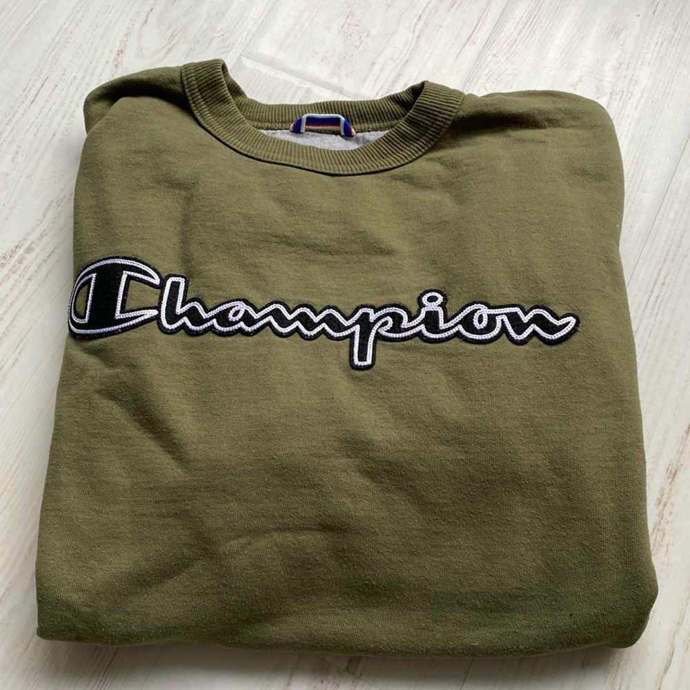 Champion green sweatshirt   Size Medium